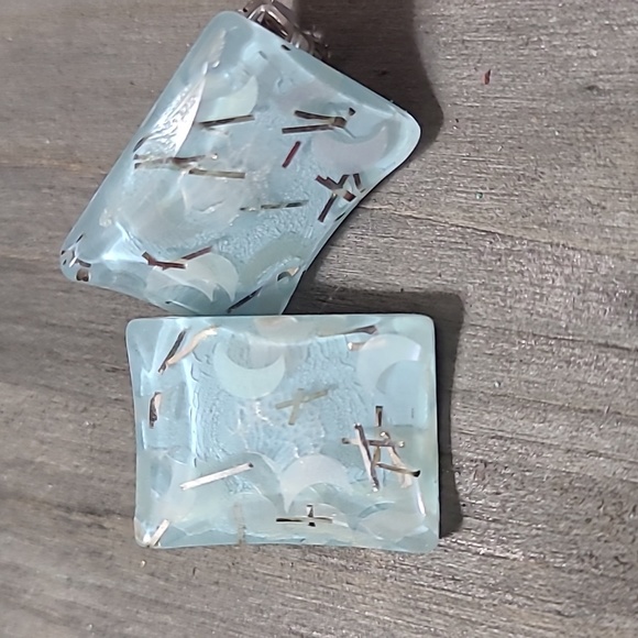 Vintage Clip On Earrings - Picture 2 of 4